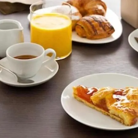 La Maison Blanche Bed & Breakfast *